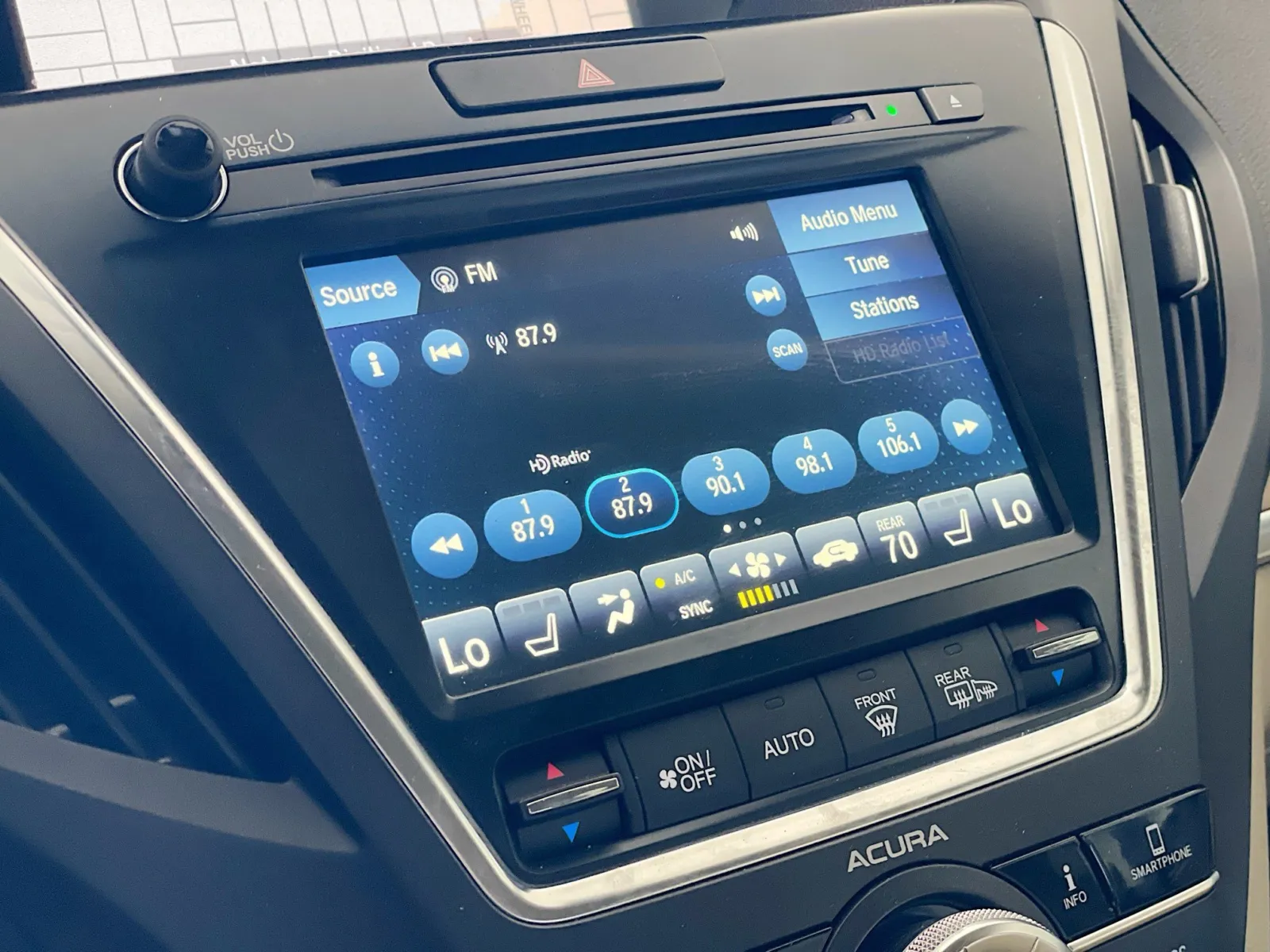 Acura MDX photo 11