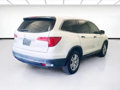 More photos of 2017 Honda Pilot LX at KarGenie, CA