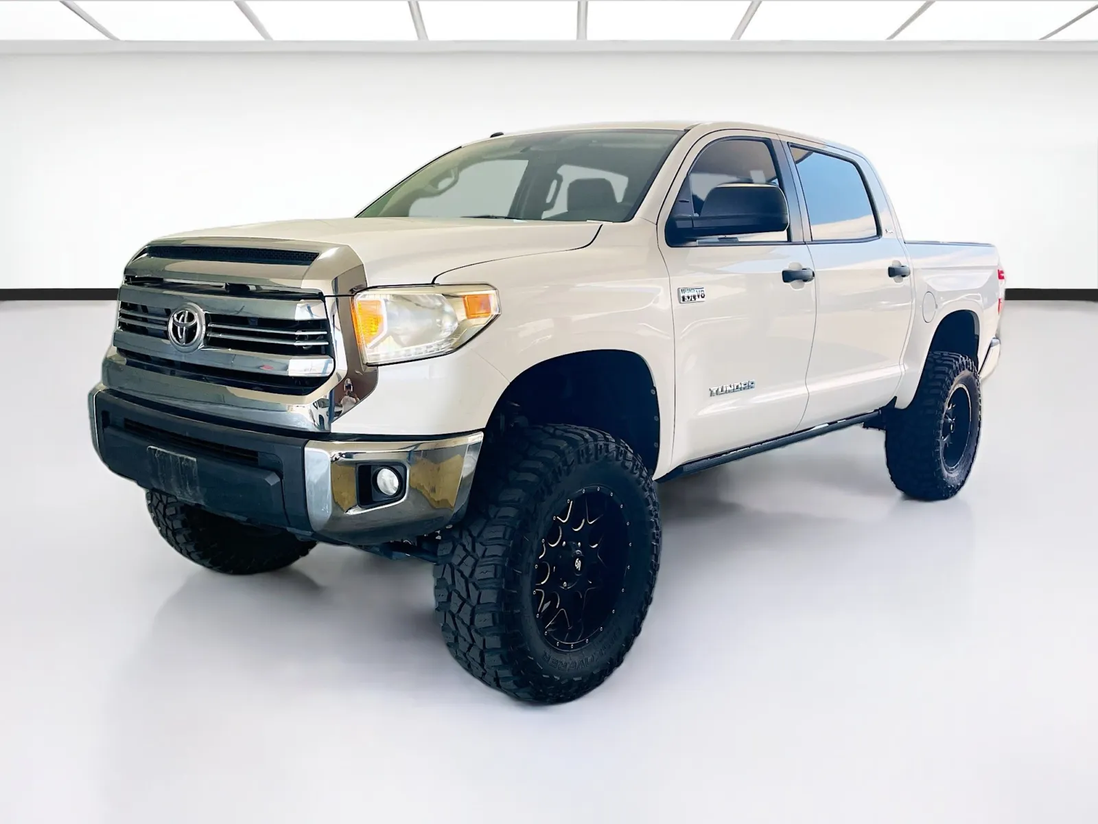 White 2016 Toyota Tundra 4WD Truck SR5 for sale in Fontana, CA