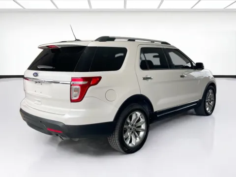 More photos of 2015 Ford Explorer Limited at KarGenie, CA