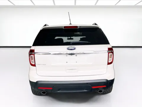 More photos of 2015 Ford Explorer Limited at KarGenie, CA