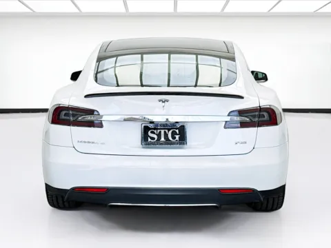More photos of 2013 Tesla Model S Performance at KarGenie, CA