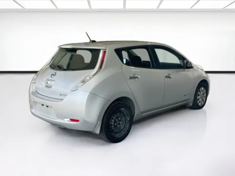 More photos of 2016 Nissan LEAF S at KarGenie, CA