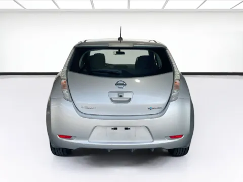 More photos of 2016 Nissan LEAF S at KarGenie, CA