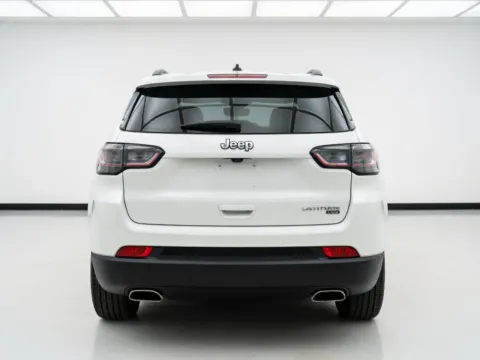 More photos of 2021 Jeep Cherokee Latitude Lux at KarGenie, CA