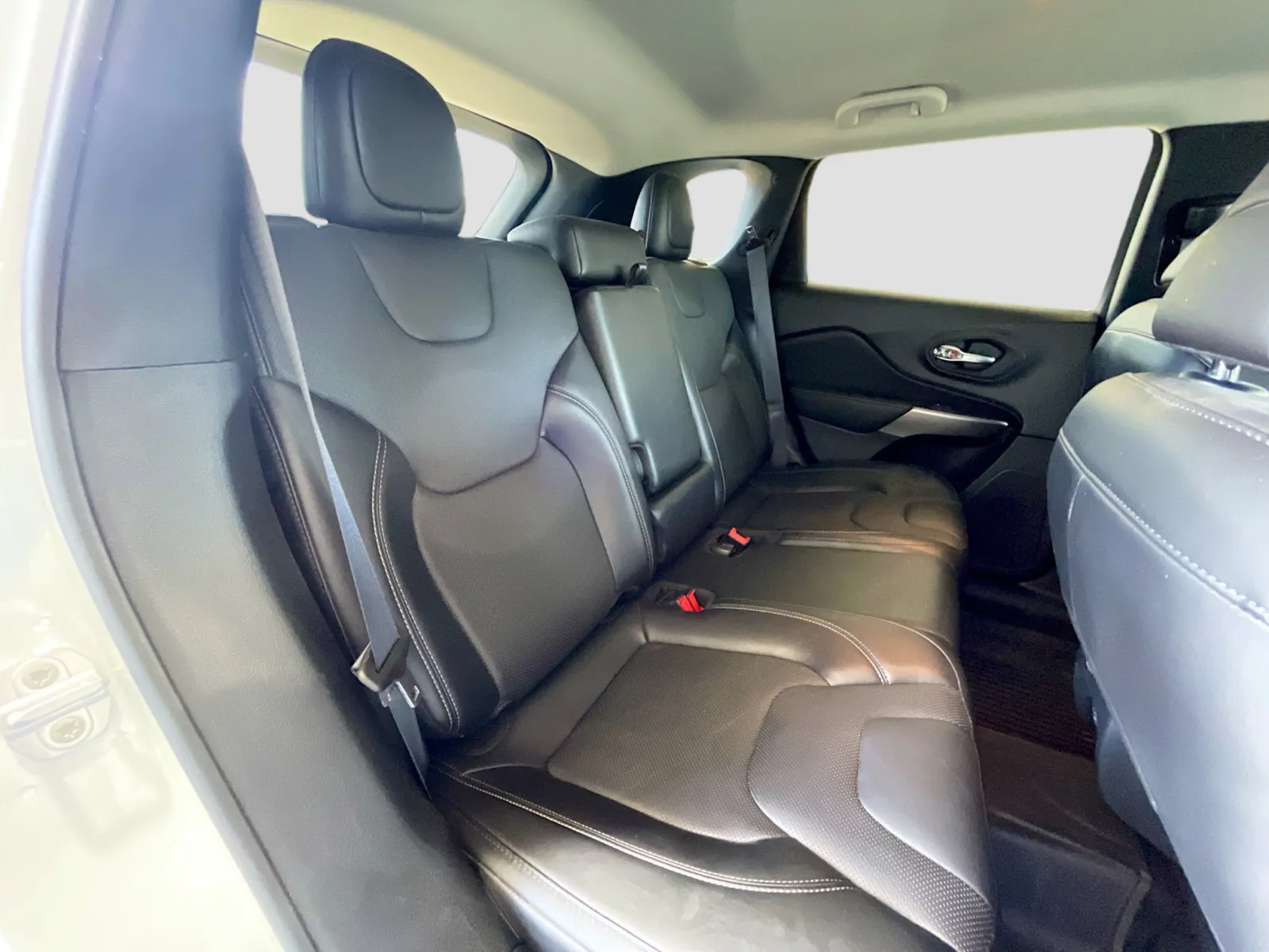 Jeep Cherokee photo 15