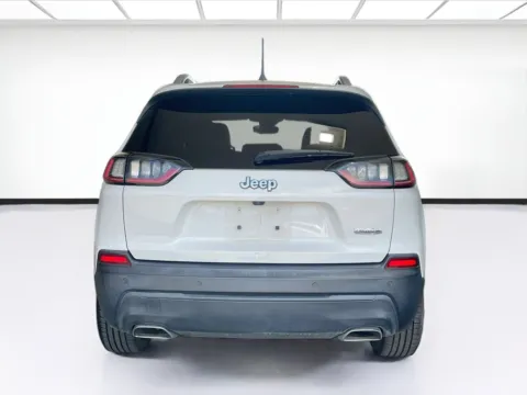 More photos of 2021 Jeep Cherokee Latitude Lux at KarGenie, CA