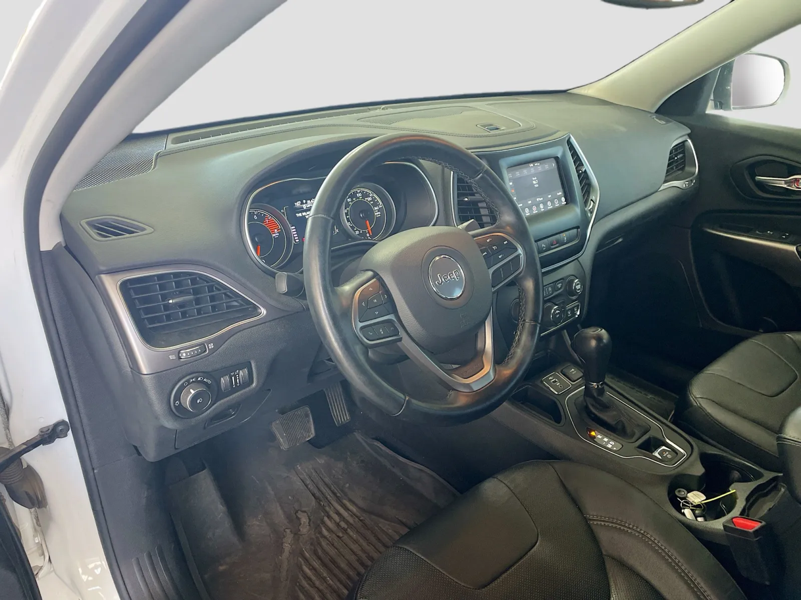 Jeep Cherokee photo 7