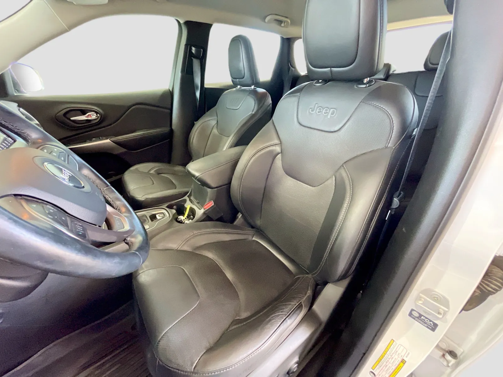 Jeep Cherokee photo 12