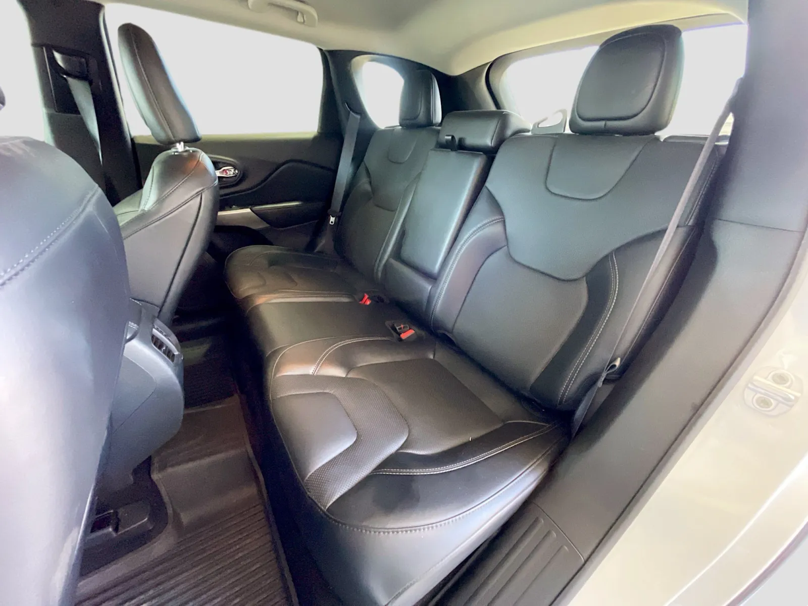 Jeep Cherokee photo 14