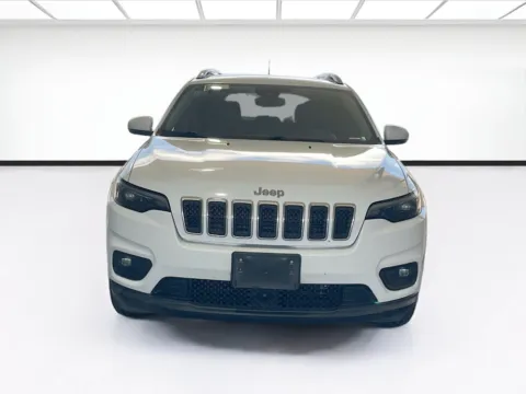 Photos of 2021 Jeep Cherokee Latitude Lux for sale in Fontana, CA at KarGenie