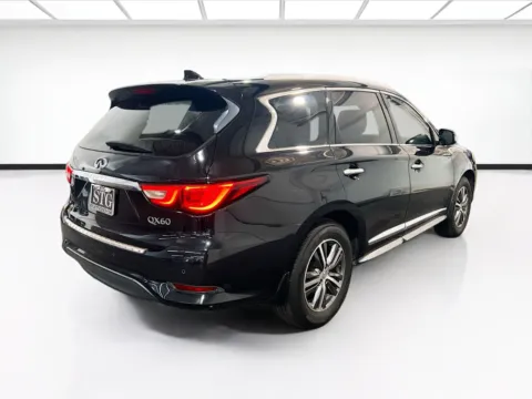 More photos of 2016 INFINITI QX60 at KarGenie, CA