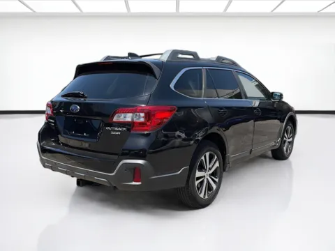 More photos of 2019 Subaru Outback 3.6R Limited at KarGenie, CA