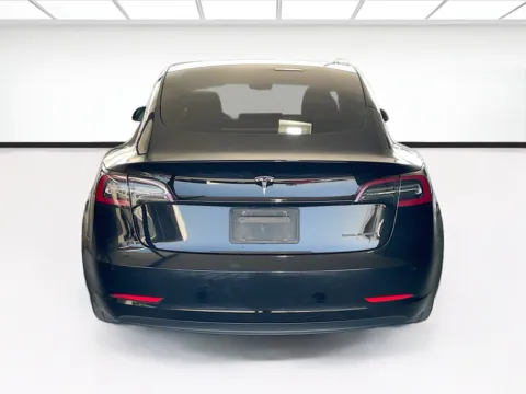 More photos of 2021 Tesla Model 3 Long Range at KarGenie, CA