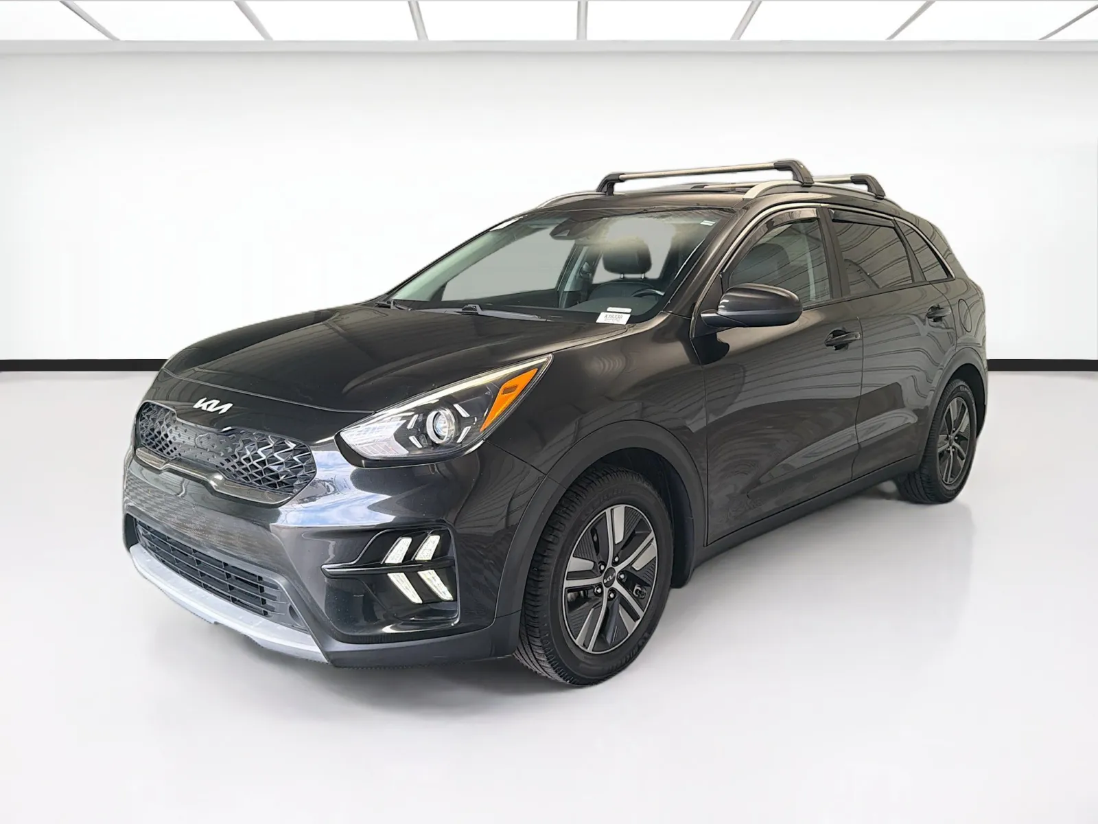 Black 2022 Kia Niro LXS for sale in Fontana, CA