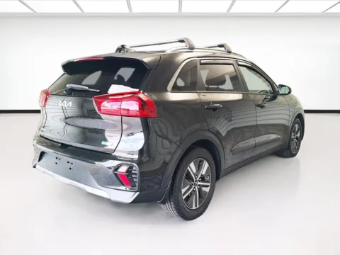 More photos of 2022 Kia Niro LXS at KarGenie, CA