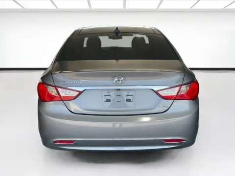 More photos of 2013 Hyundai Sonata Limited at KarGenie, CA