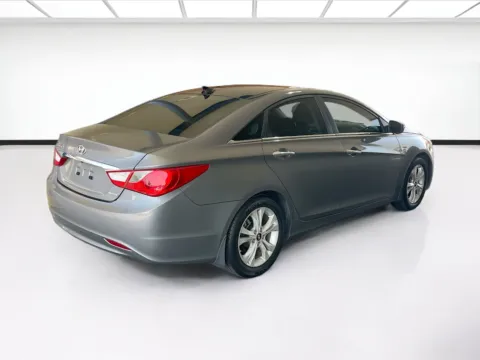 More photos of 2013 Hyundai Sonata Limited at KarGenie, CA