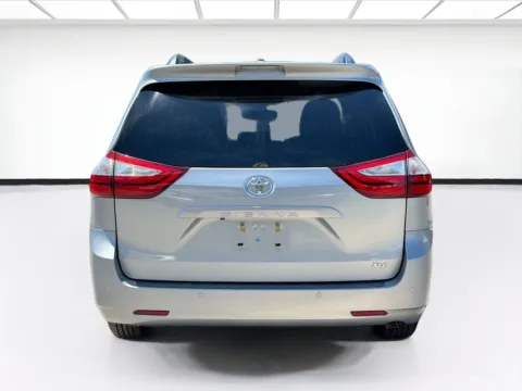More photos of 2017 Toyota Sienna XLE at KarGenie, CA
