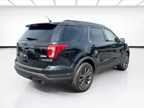 More photos of 2018 Ford Explorer XLT at KarGenie, CA
