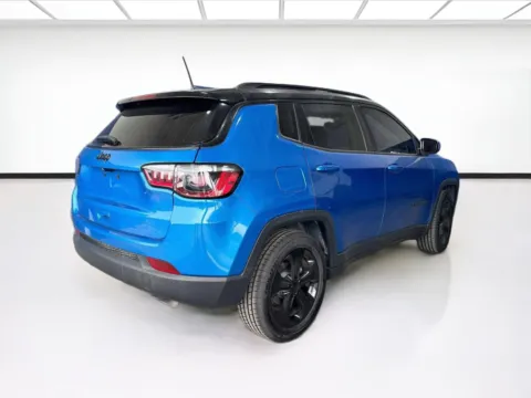 More photos of 2021 Jeep Compass Latitude at KarGenie, CA