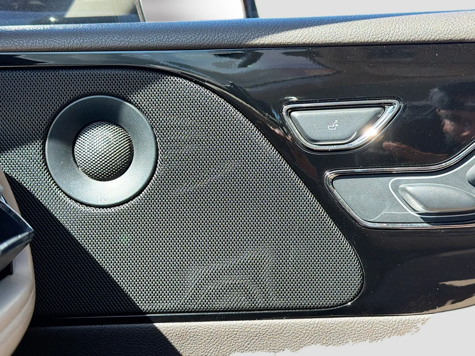 Lincoln Aviator photo 13