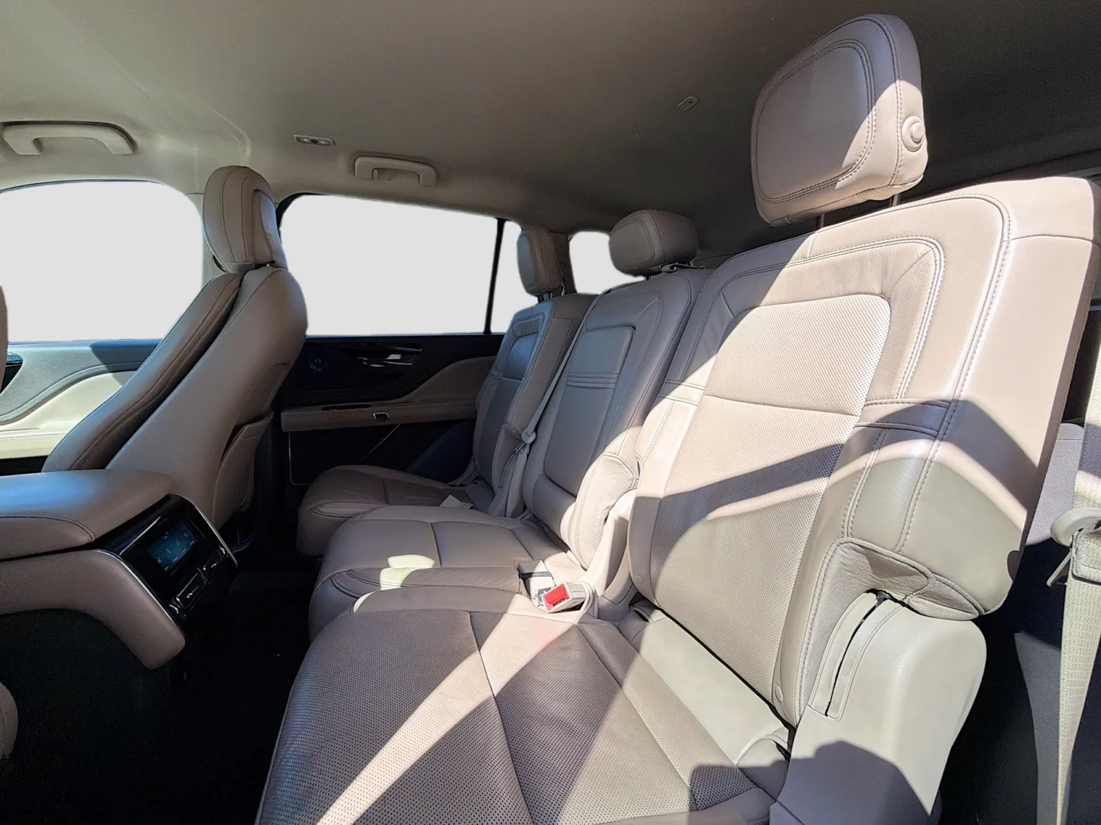 Lincoln Aviator photo 16