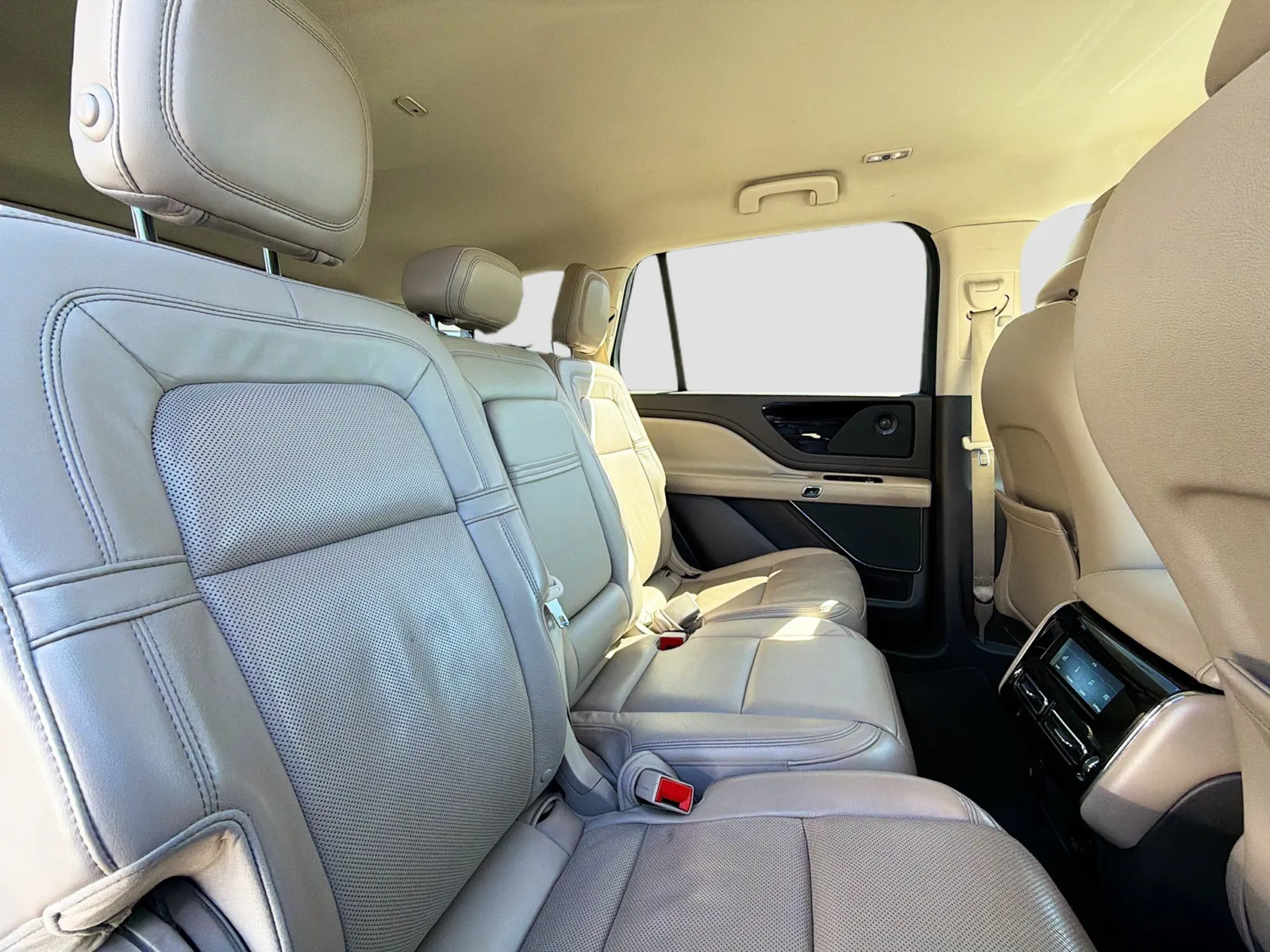 Lincoln Aviator photo 18