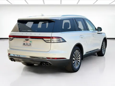 More photos of 2020 Lincoln Aviator Reserve Premium at KarGenie, CA