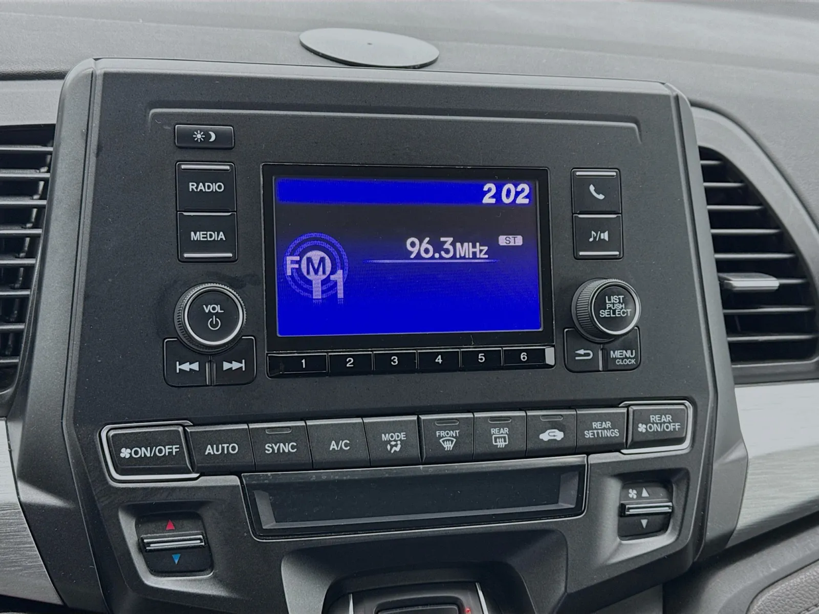 Honda Odyssey photo 11