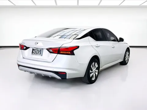 More photos of 2021 Nissan Altima 2.5 S at KarGenie, CA