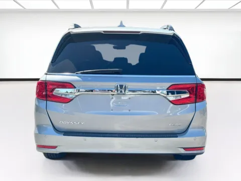 More photos of 2020 Honda Odyssey Elite at KarGenie, CA