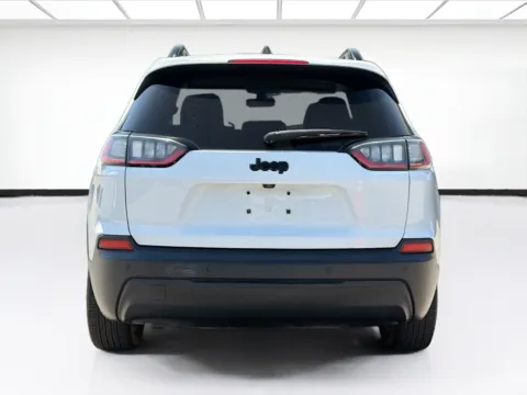 More photos of 2020 Jeep Cherokee Latitude Plus at KarGenie, CA