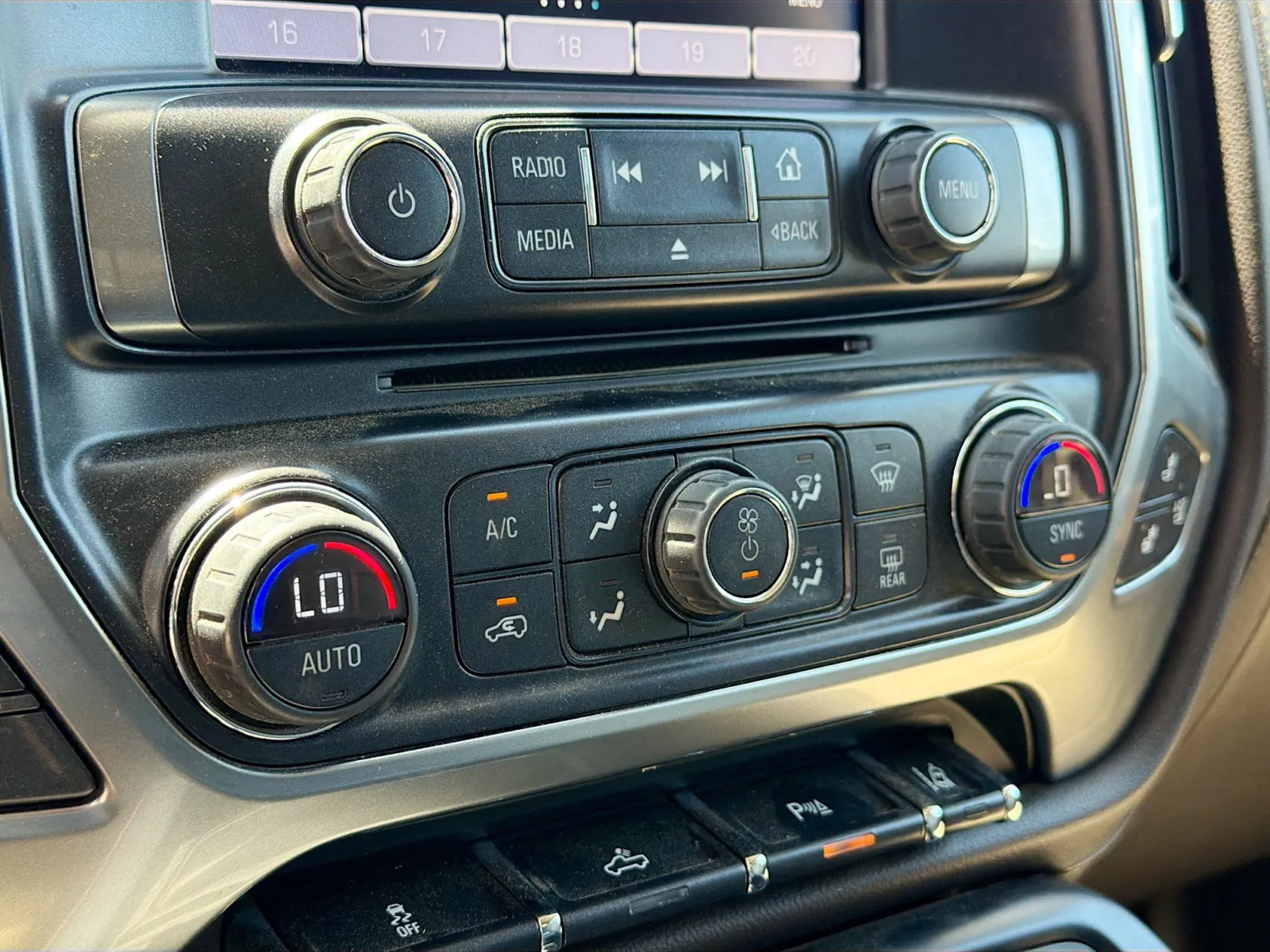 Chevrolet Silverado photo 11