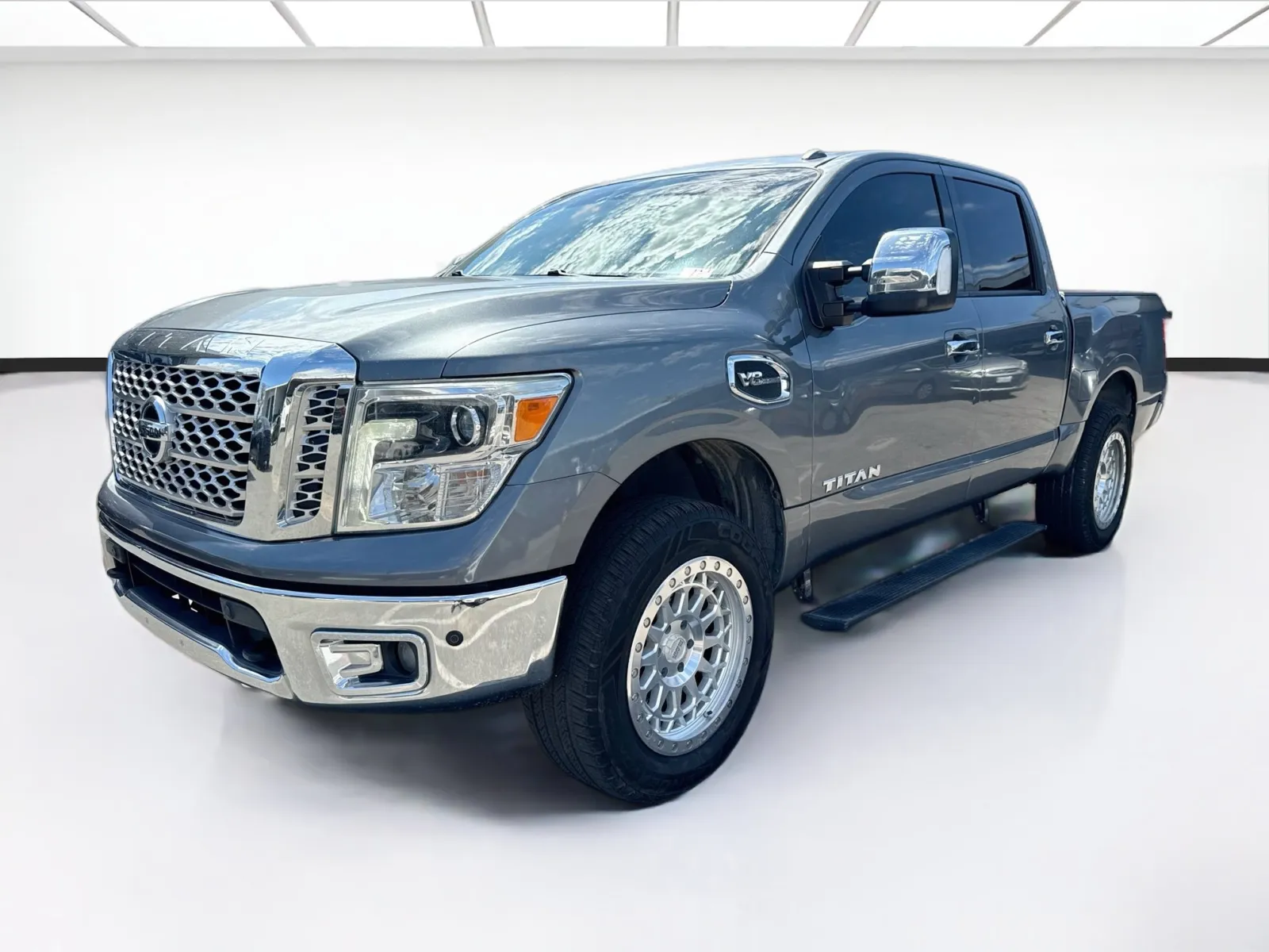 Gray 2017 Nissan Titan SL for sale in Fontana, CA