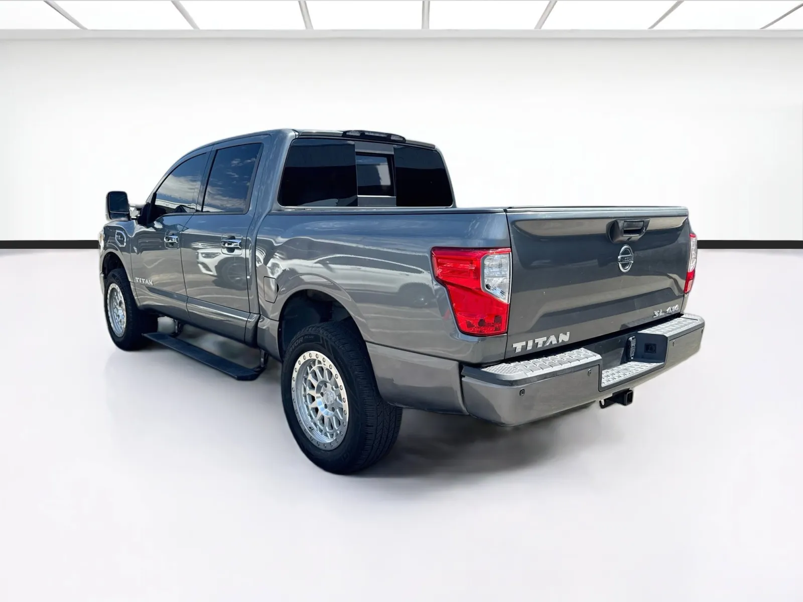Nissan Titan photo 6