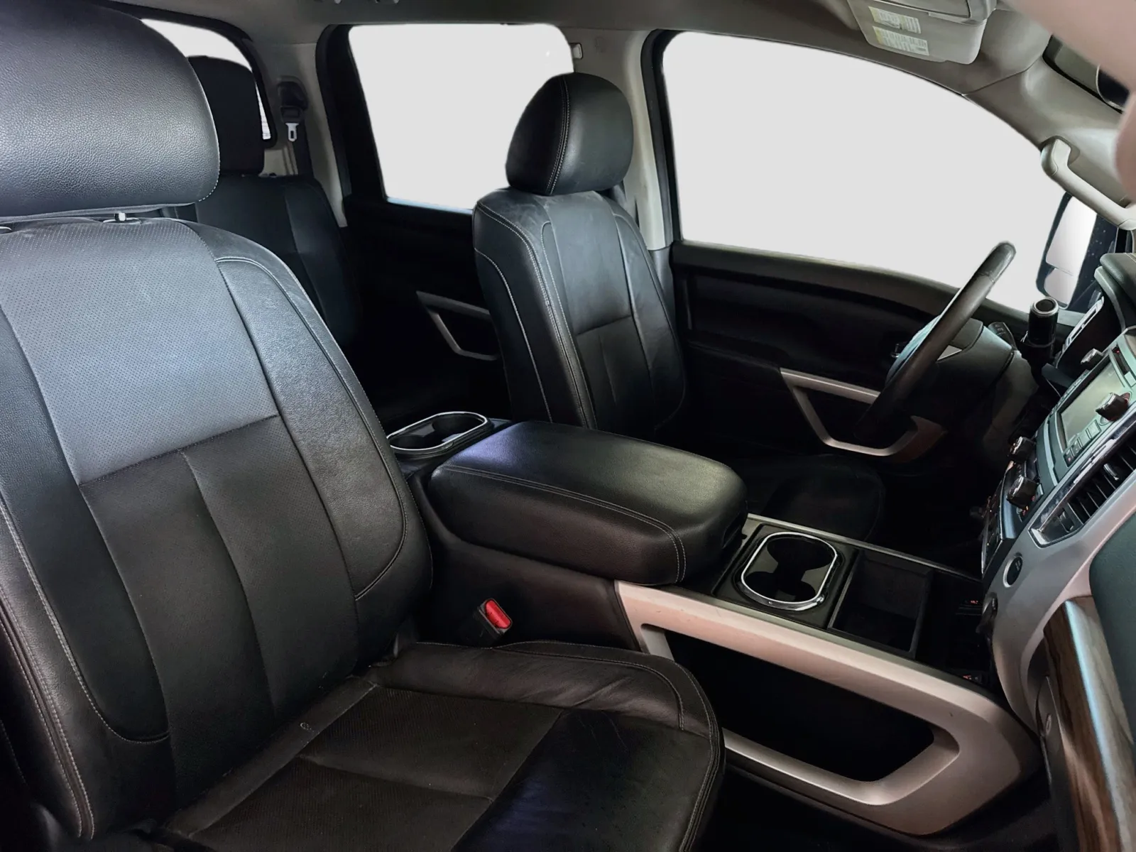 Nissan Titan photo 17