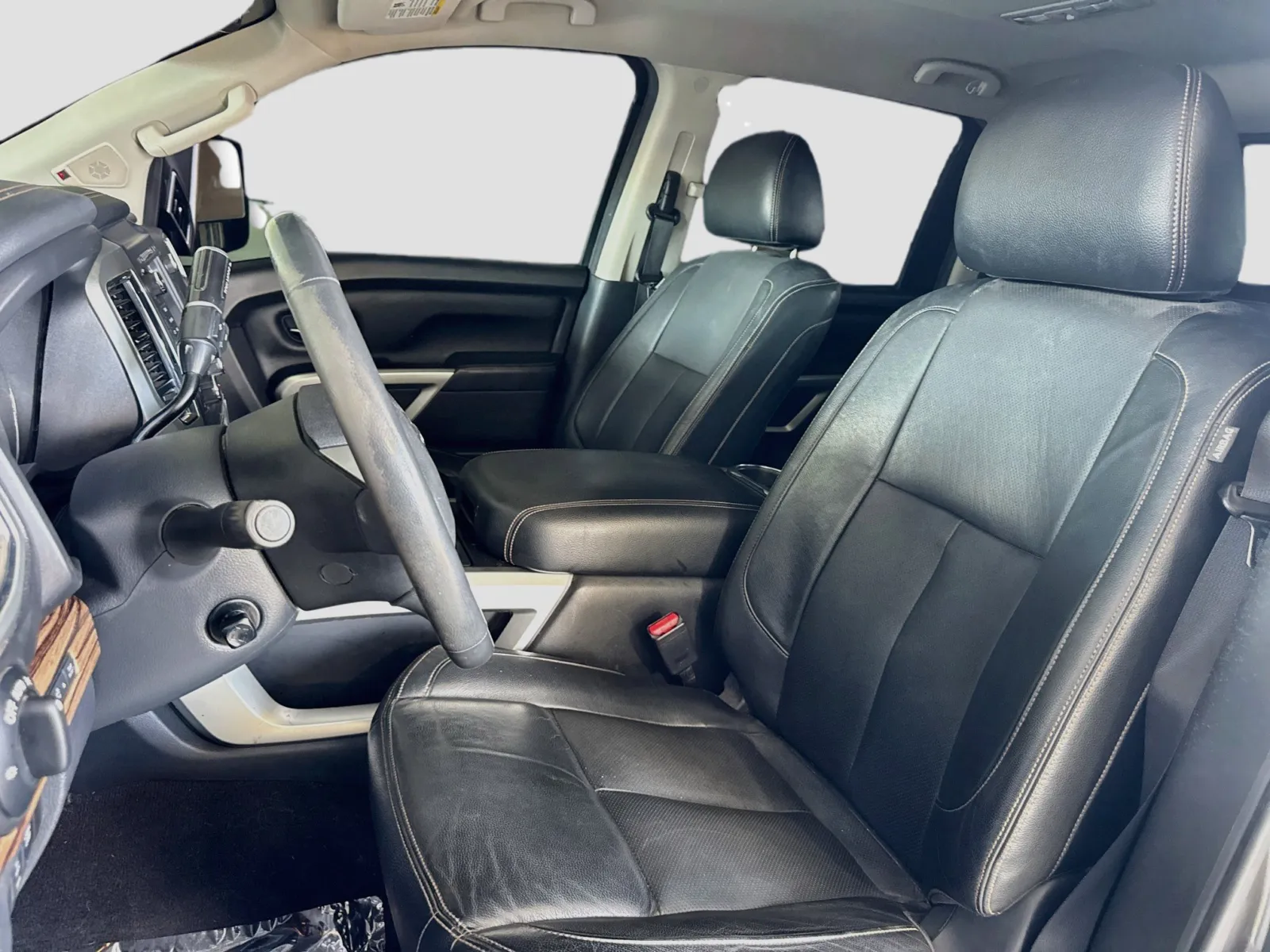 Nissan Titan photo 13