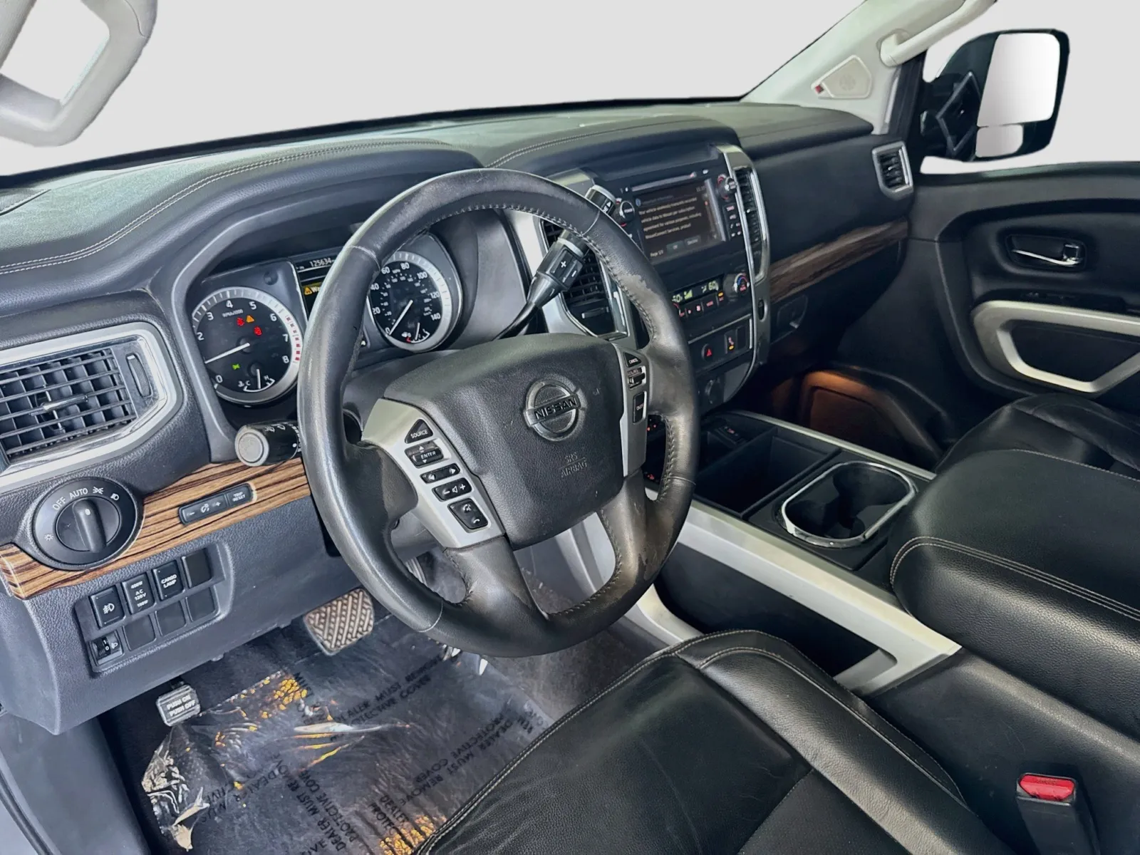 Nissan Titan photo 7