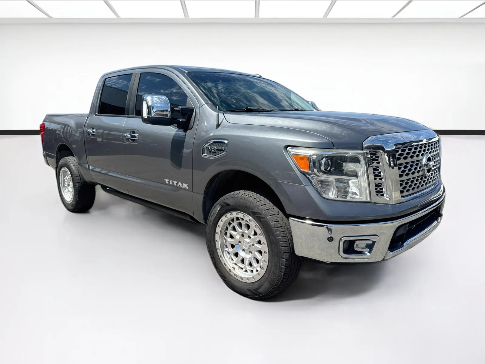 Nissan Titan photo 3