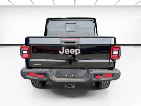 More photos of 2022 Jeep Gladiator Rubicon at KarGenie, CA