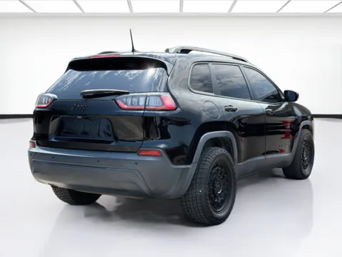 More photos of 2020 Jeep Cherokee Latitude Plus at KarGenie, CA