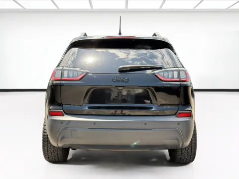 More photos of 2020 Jeep Cherokee Latitude Plus at KarGenie, CA