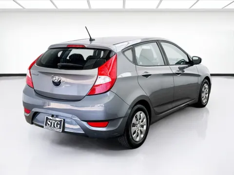 More photos of 2016 Hyundai Accent SE at KarGenie, CA