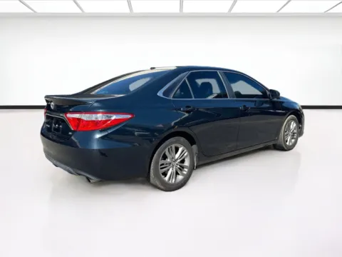 More photos of 2016 Toyota Camry SE at KarGenie, CA