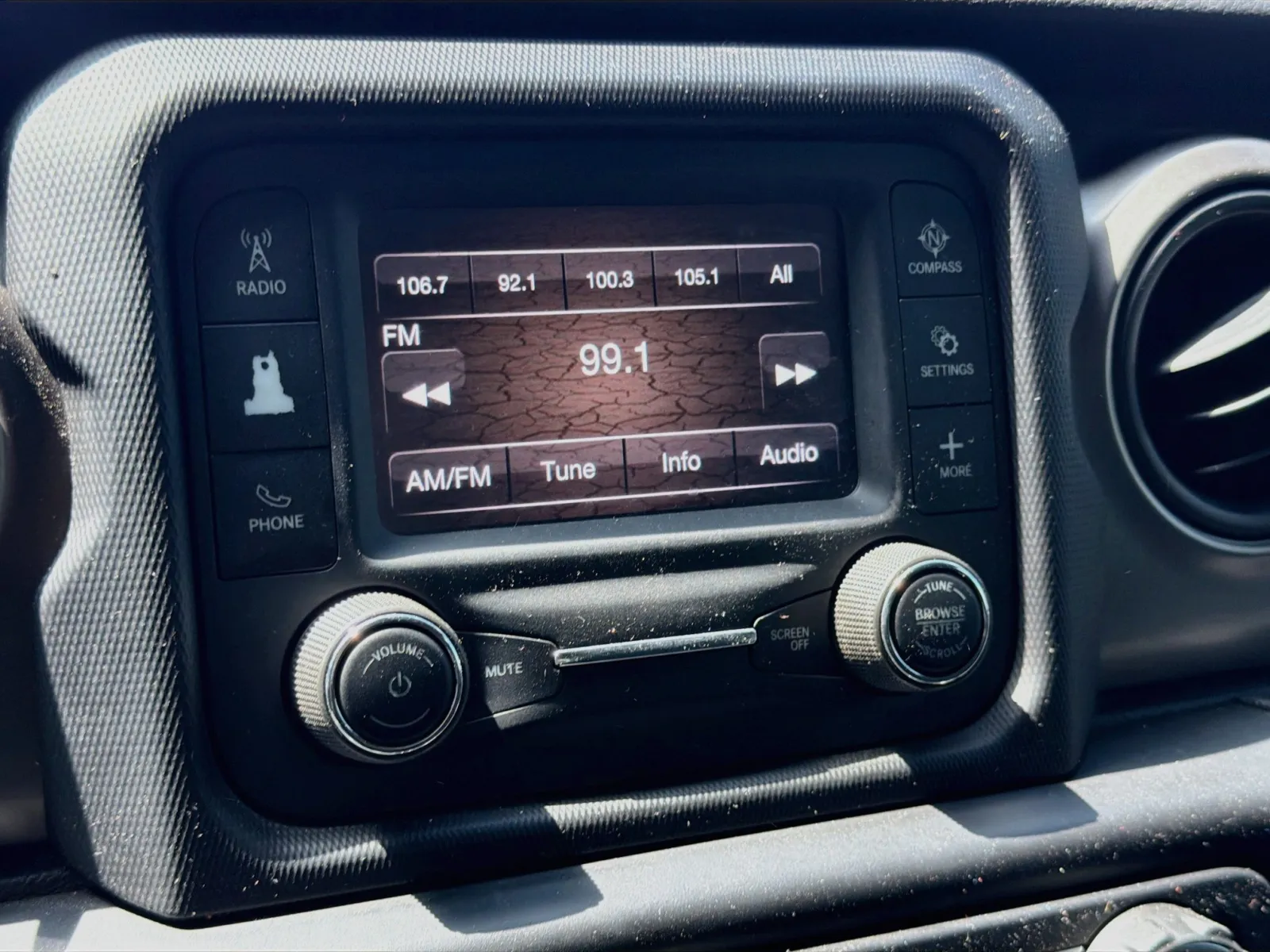 Jeep Wrangler photo 9