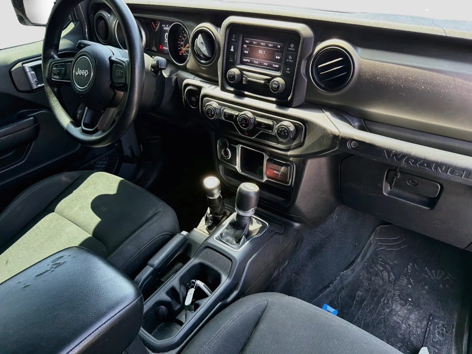 Jeep Wrangler photo 12