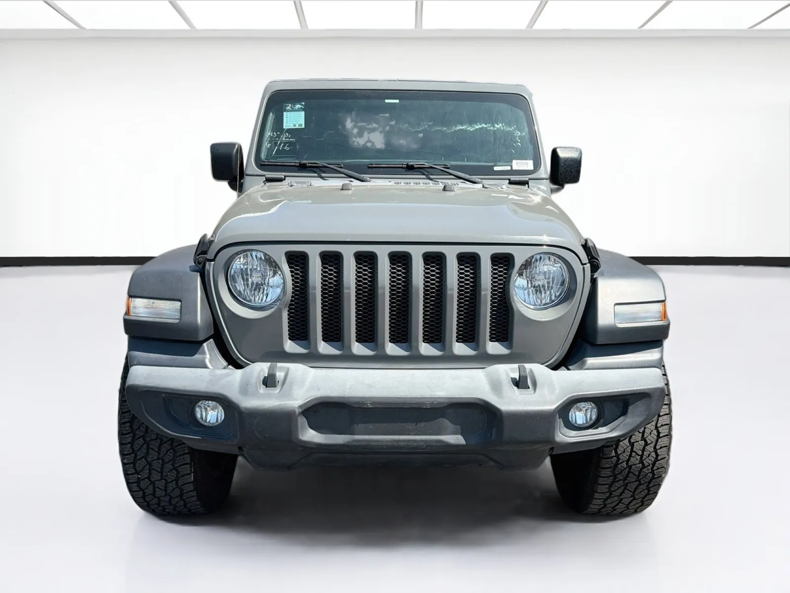 Jeep Wrangler photo 2