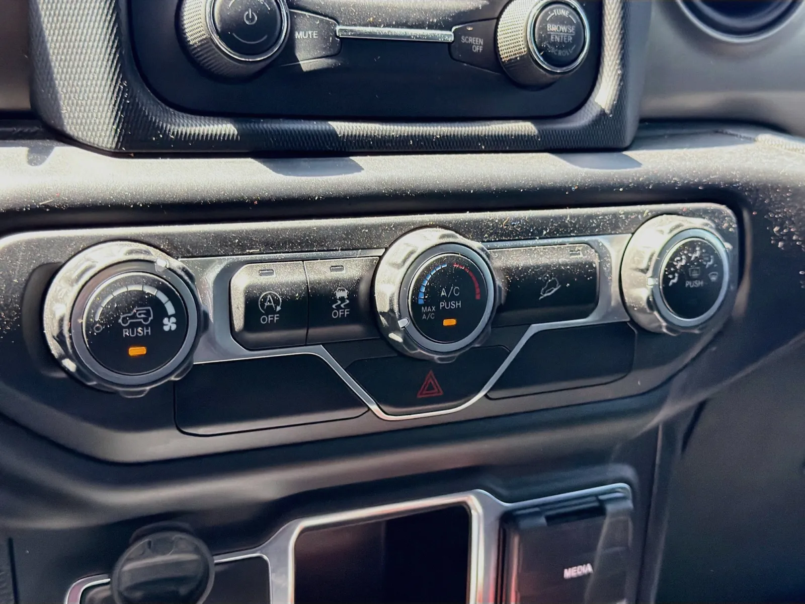 Jeep Wrangler photo 10