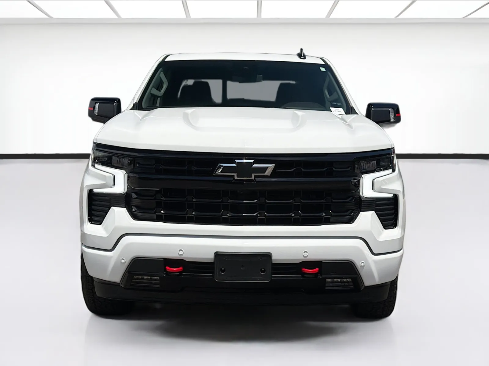 Chevrolet Silverado photo 2
